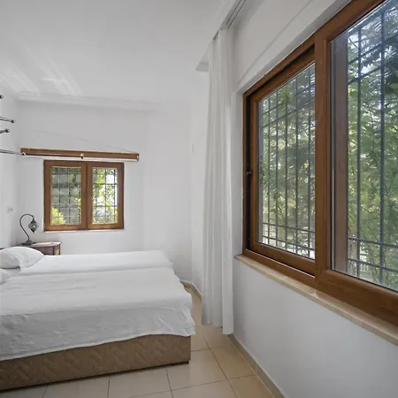 Sea View Secluded House W Lush Garden In 아파트 *