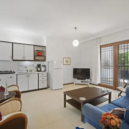 Apartament Sea View Secluded House W Lush Garden In *